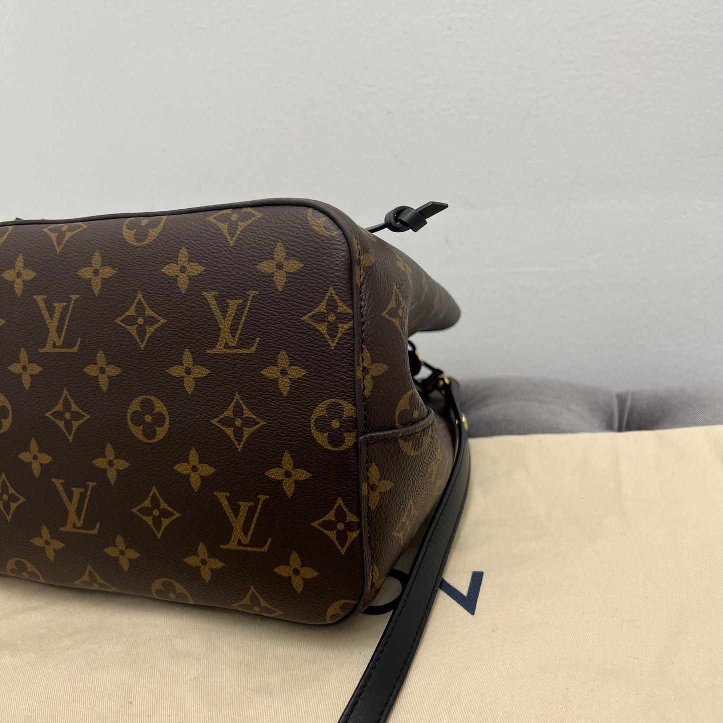 Louis Vuitton Monogram Neonoe MM, Monogram Black