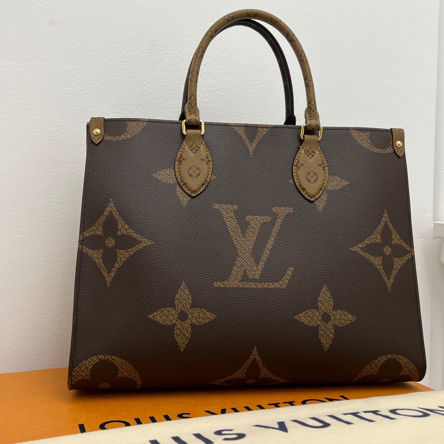 Louis Vuitton On the Go MM Monogram Reverse with Box & Dust Bag