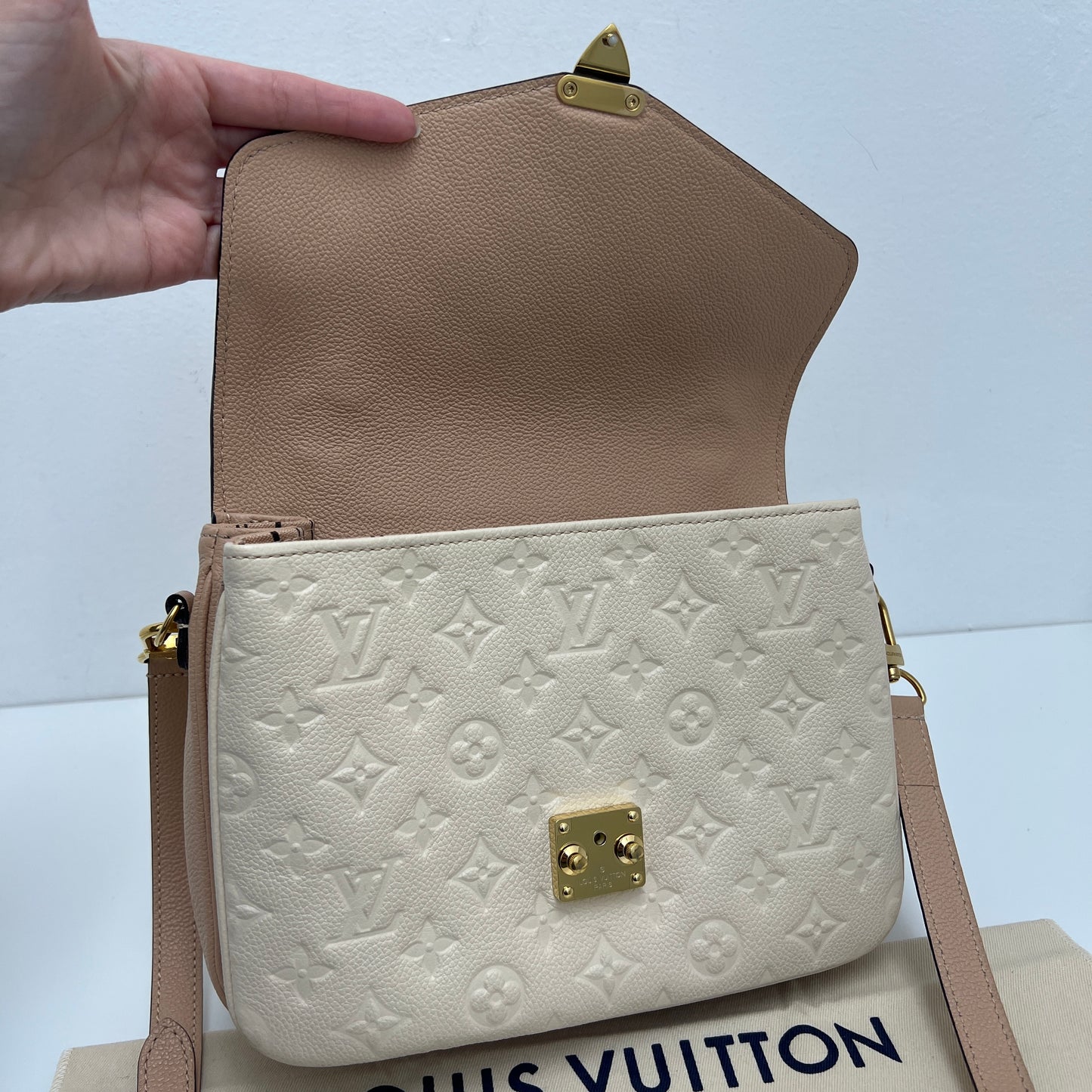 Louis Vuitton Pochette Métis Empreinte Leather