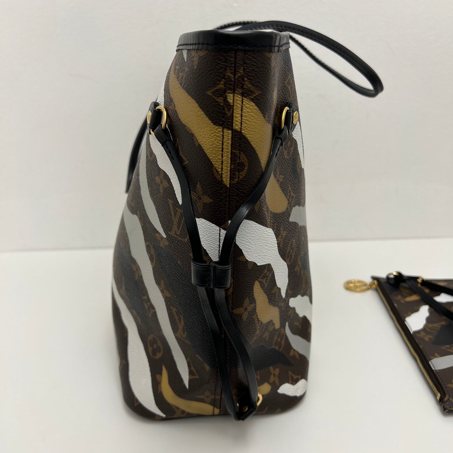 Louis Vuitton x League of Legends Limited Edition Neverfull MM with Pouch