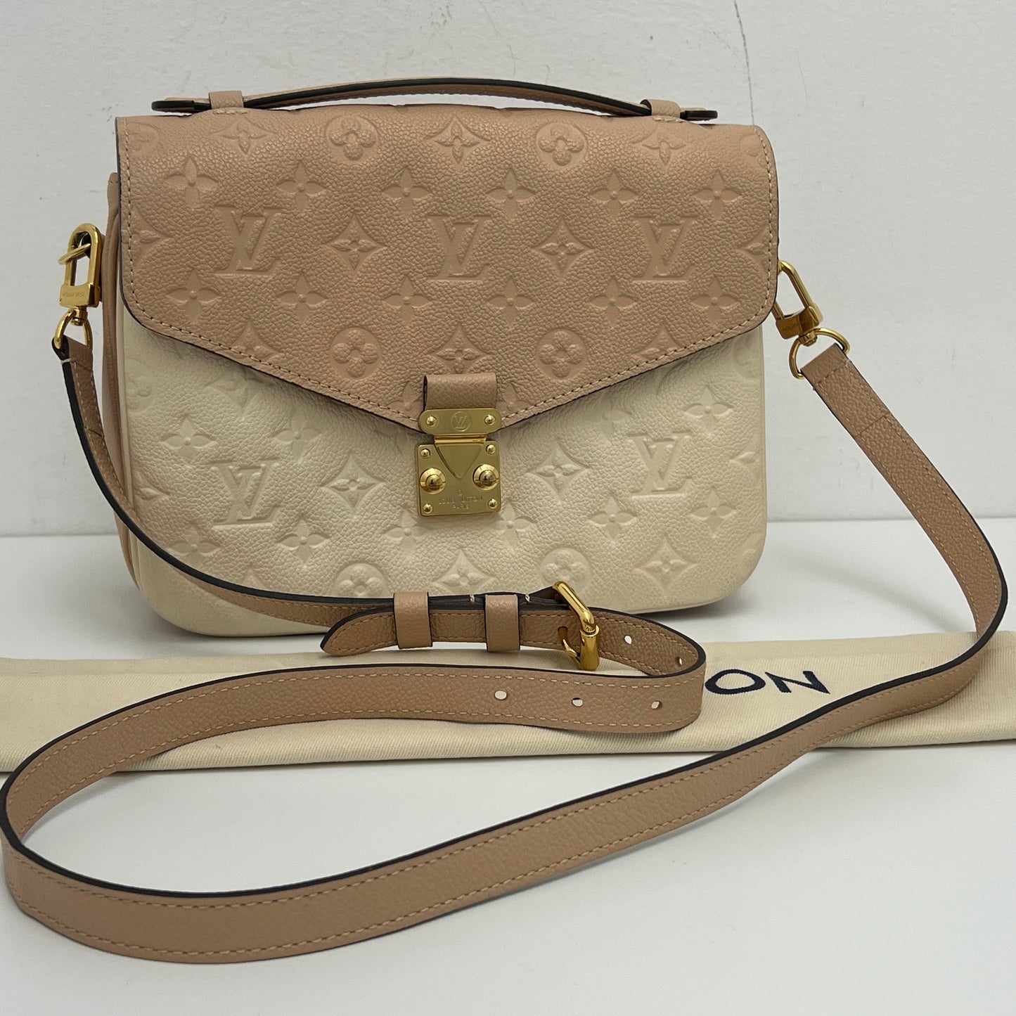 Louis Vuitton Pochette Métis Empreinte Leather
