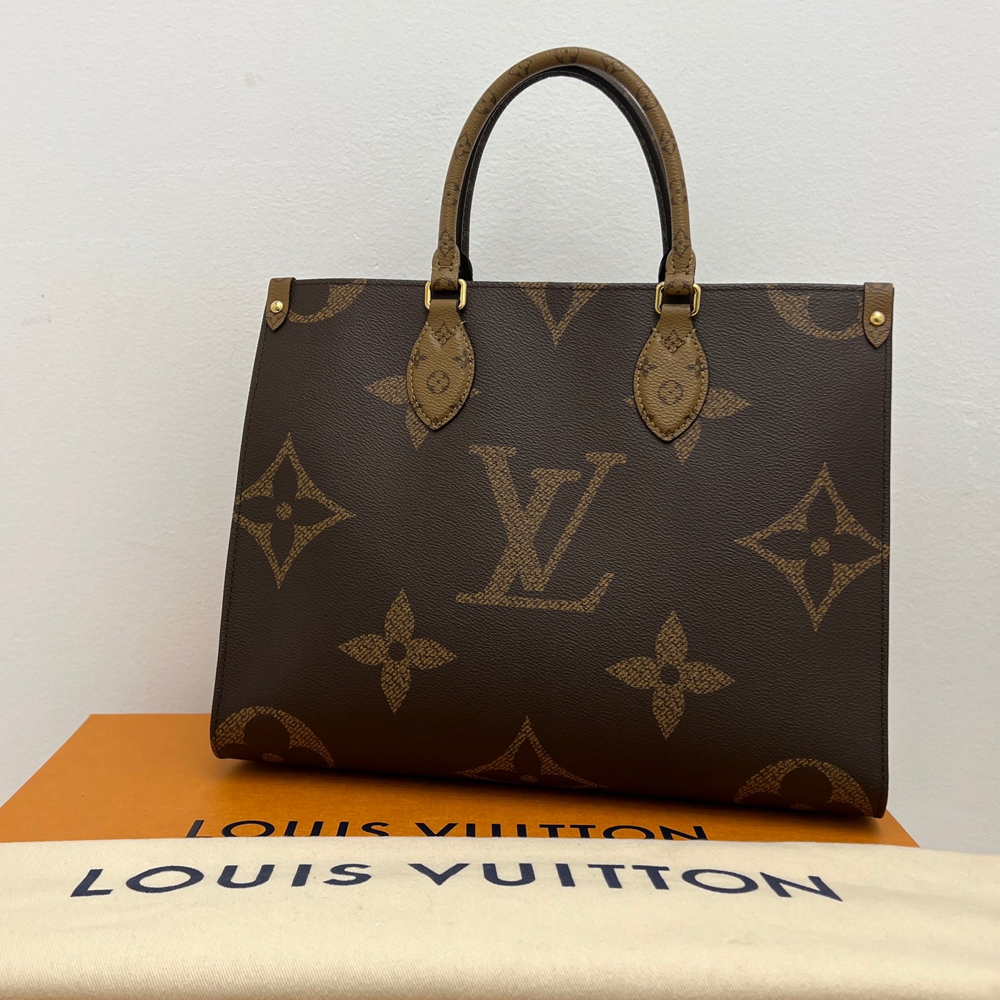 Louis Vuitton On the Go MM Monogram Reverse with Box & Dust Bag