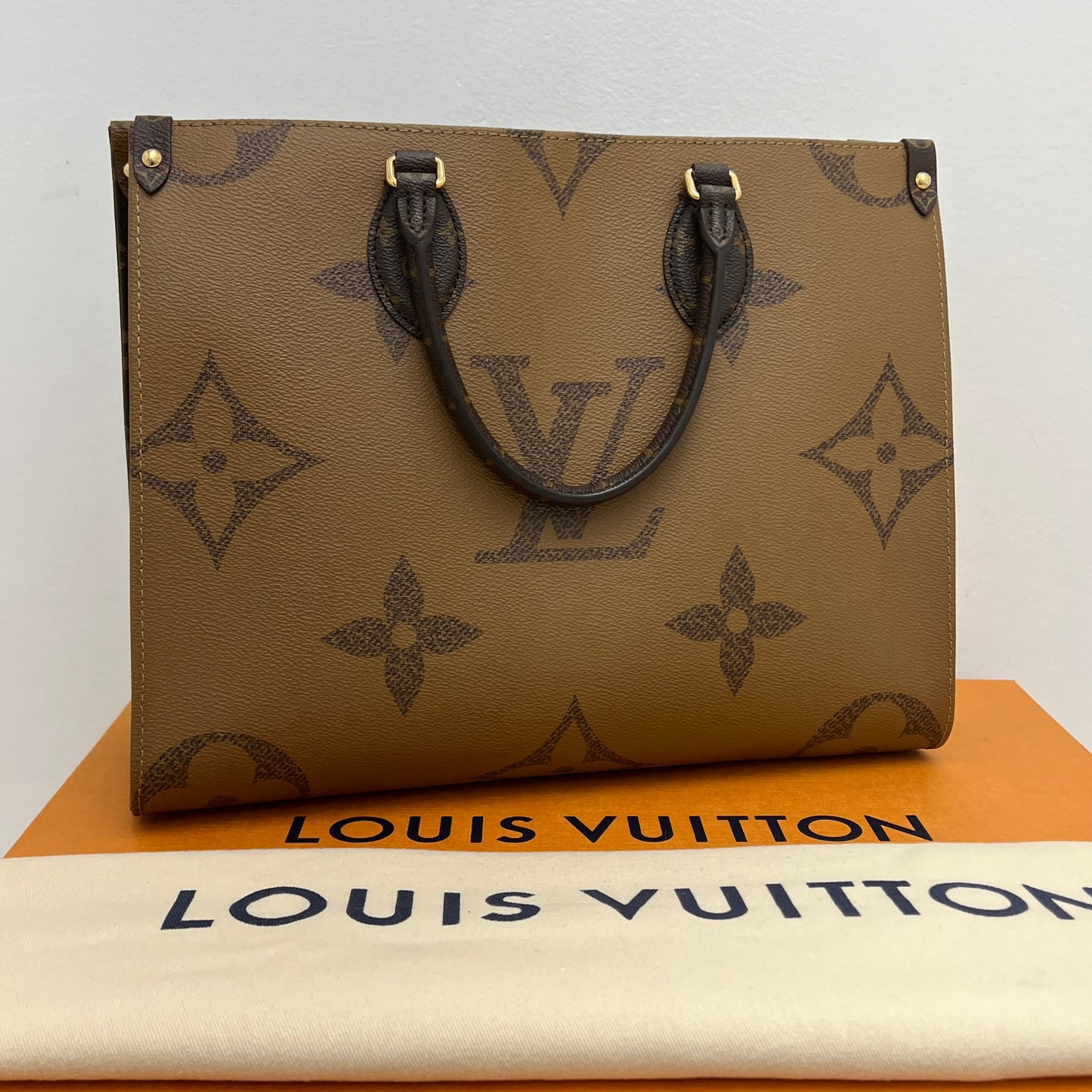 Louis Vuitton On the Go MM Monogram Reverse with Box & Dust Bag