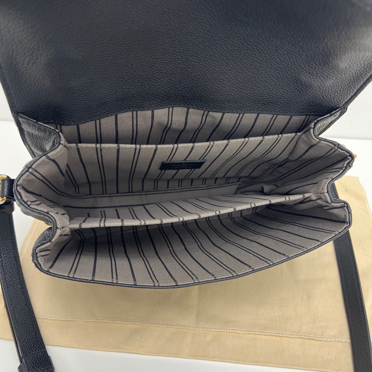 Louis Vuitton Pochette Métis Black Empreinte Leather