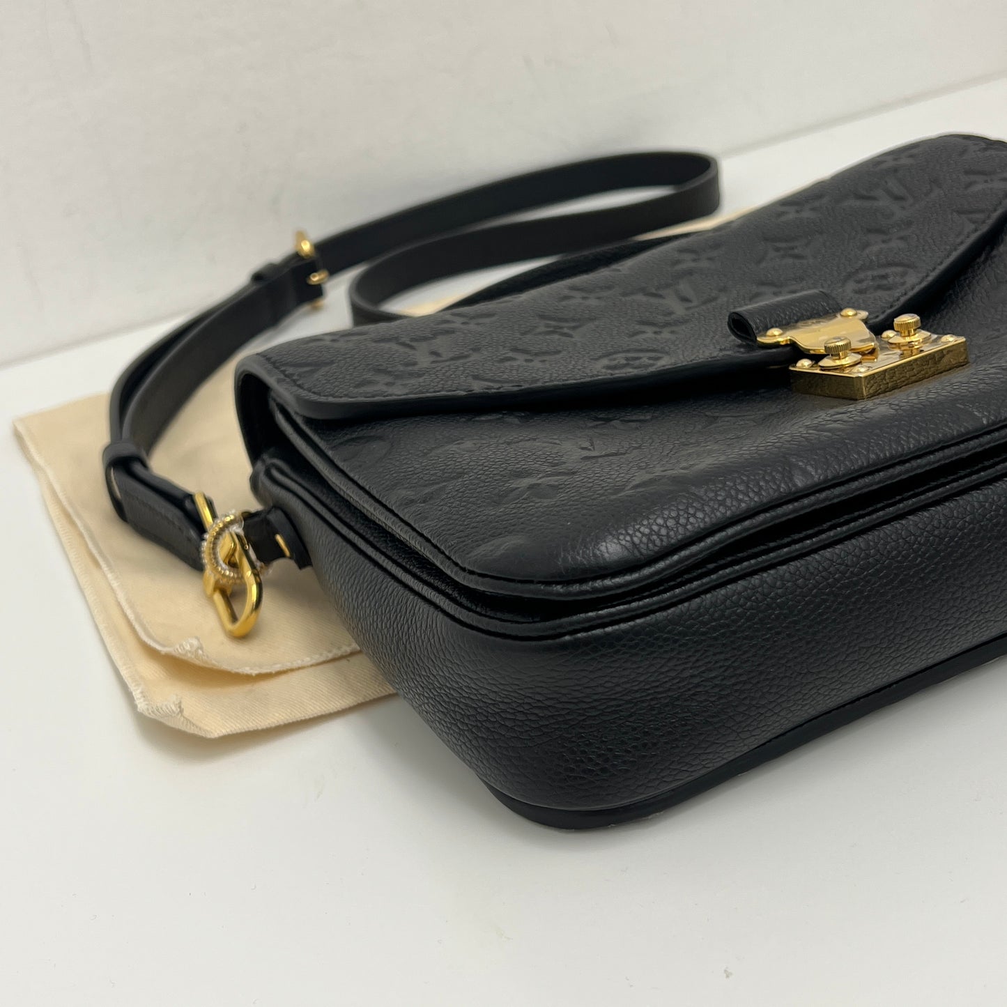Louis Vuitton Pochette Métis Black Empreinte Leather