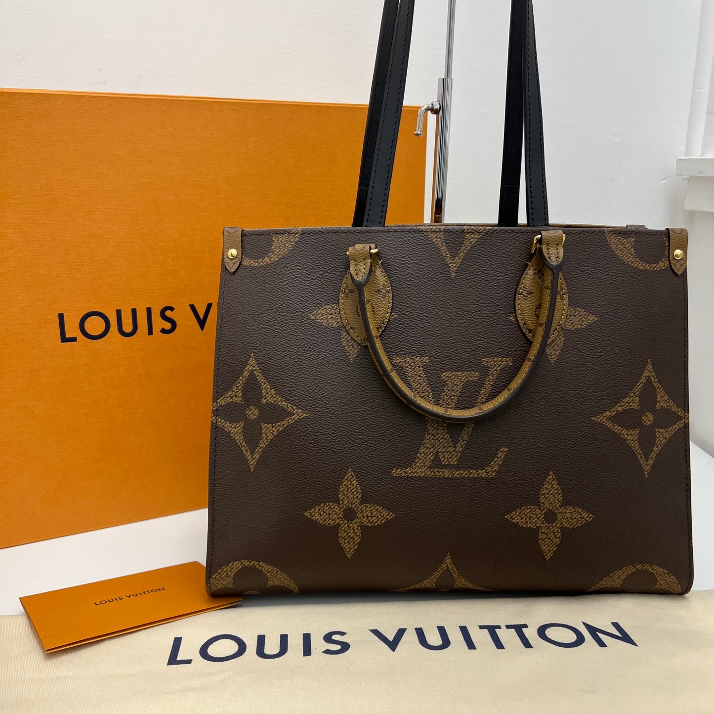 Louis Vuitton On the Go MM Monogram Reverse with Box & Dust Bag