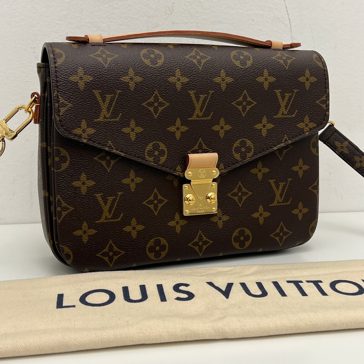 Louis Vuitton Pochette Métis Monogram