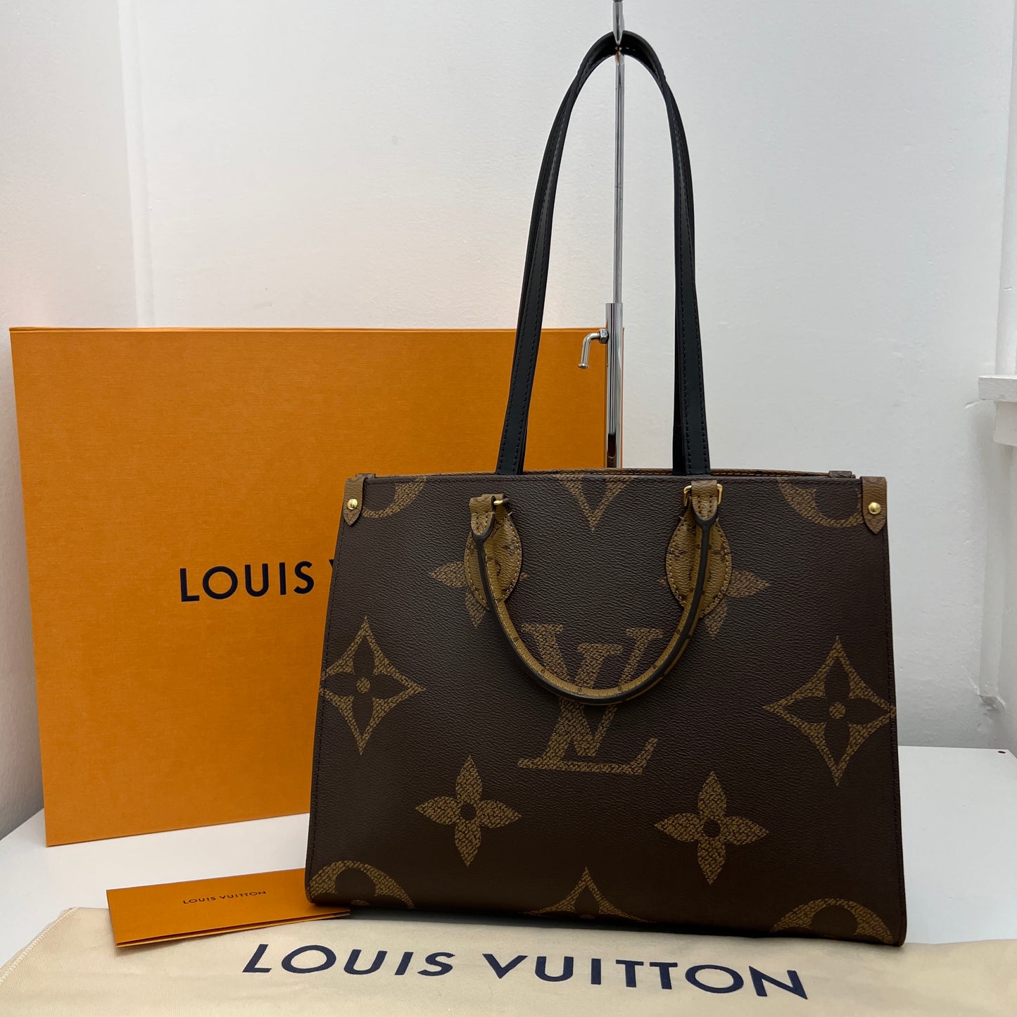 Louis Vuitton On the Go MM Monogram Reverse with Box & Dust Bag