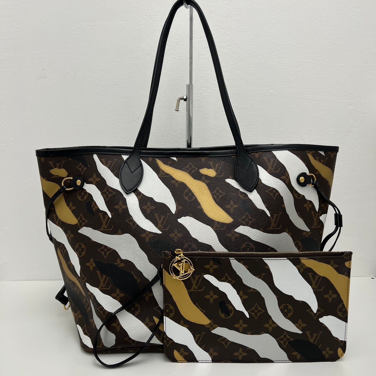 Louis Vuitton x League of Legends Limited Edition Neverfull MM with Pouch