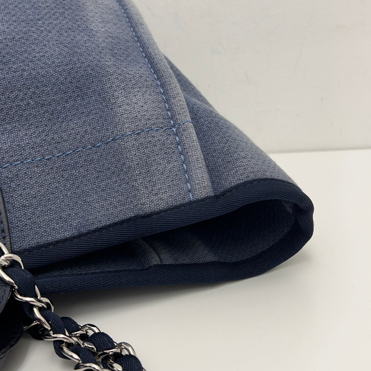 Chanel Deauville Tote Denim Medium hi