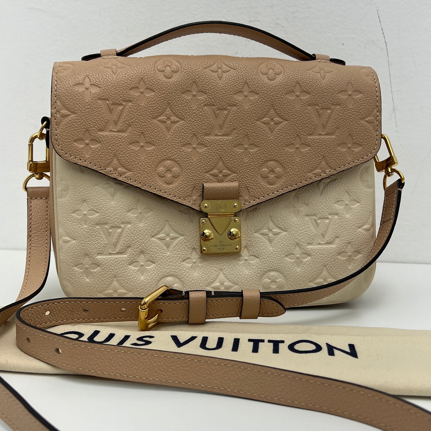 Louis Vuitton Pochette Métis Empreinte Leather