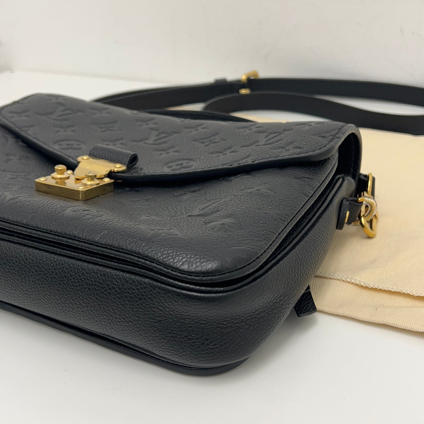 Louis Vuitton Pochette Métis Black Empreinte Leather