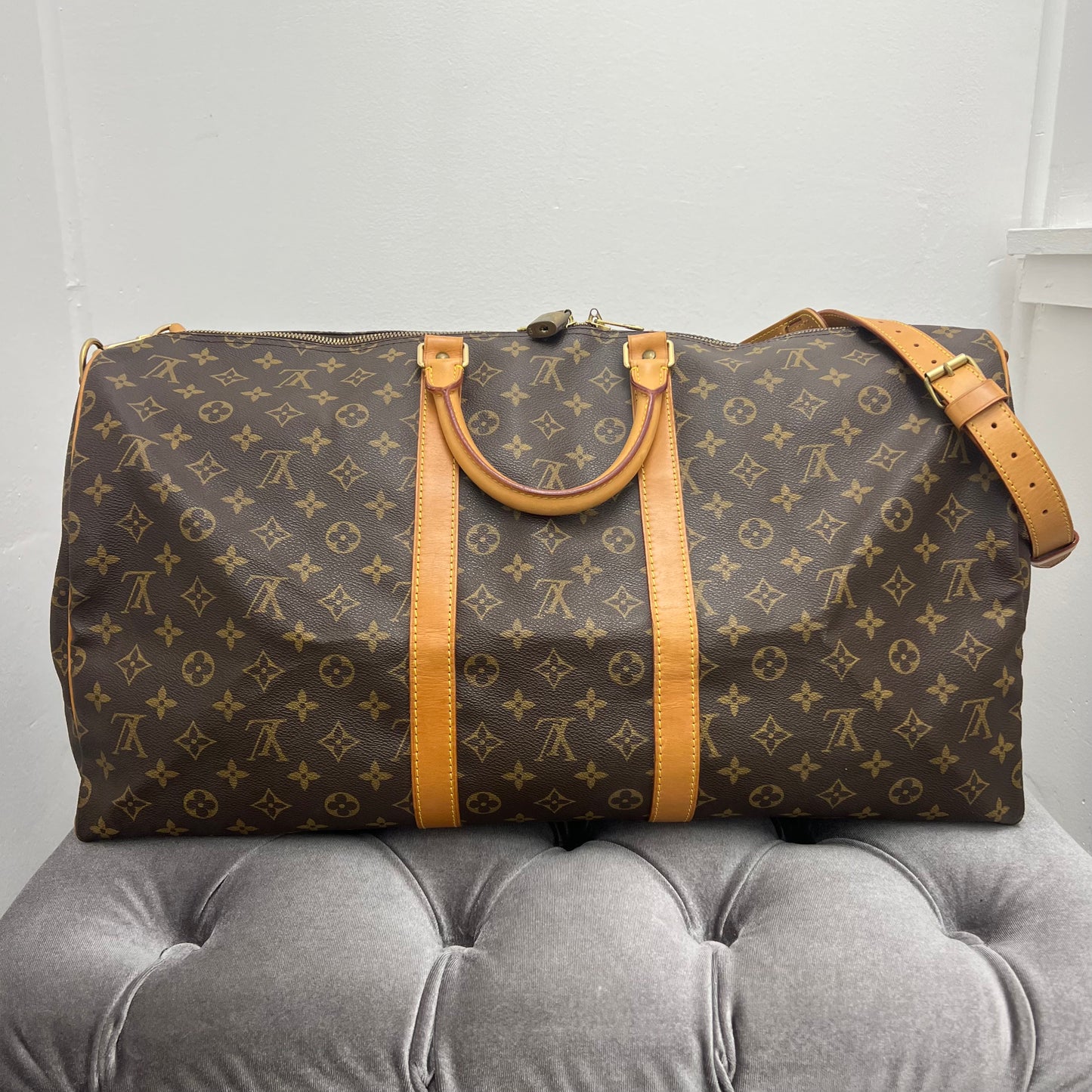 Louis Vuitton Keepall 55 Bandouliere Monogram Duffle Bag