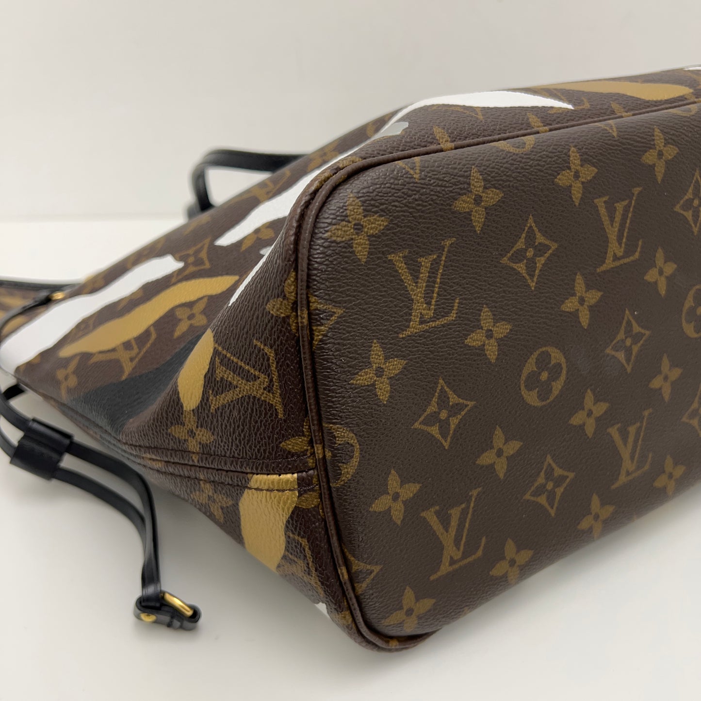 Louis Vuitton x League of Legends Limited Edition Neverfull MM with Pouch