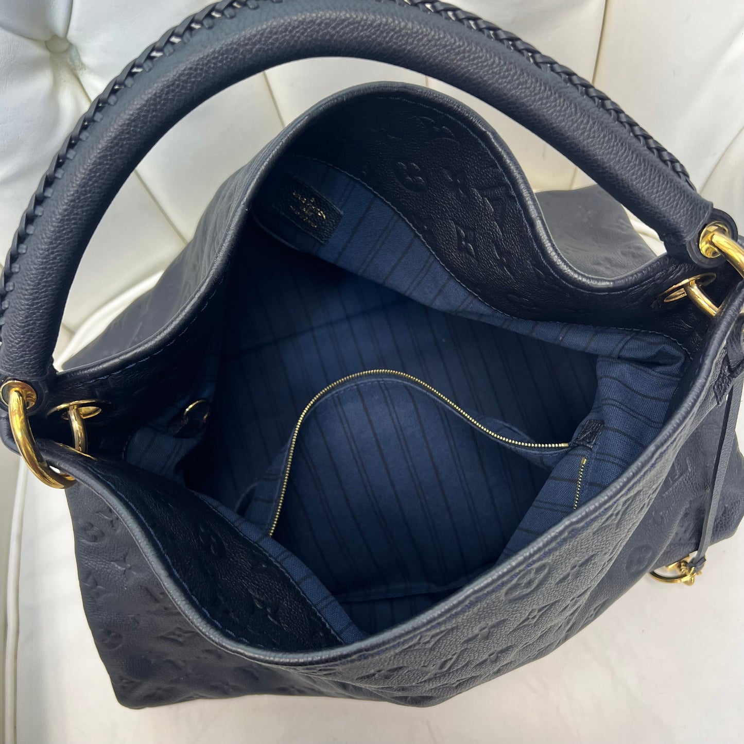 Louis Vuitton Bleu Infini Empreinte Leather Artsy MM