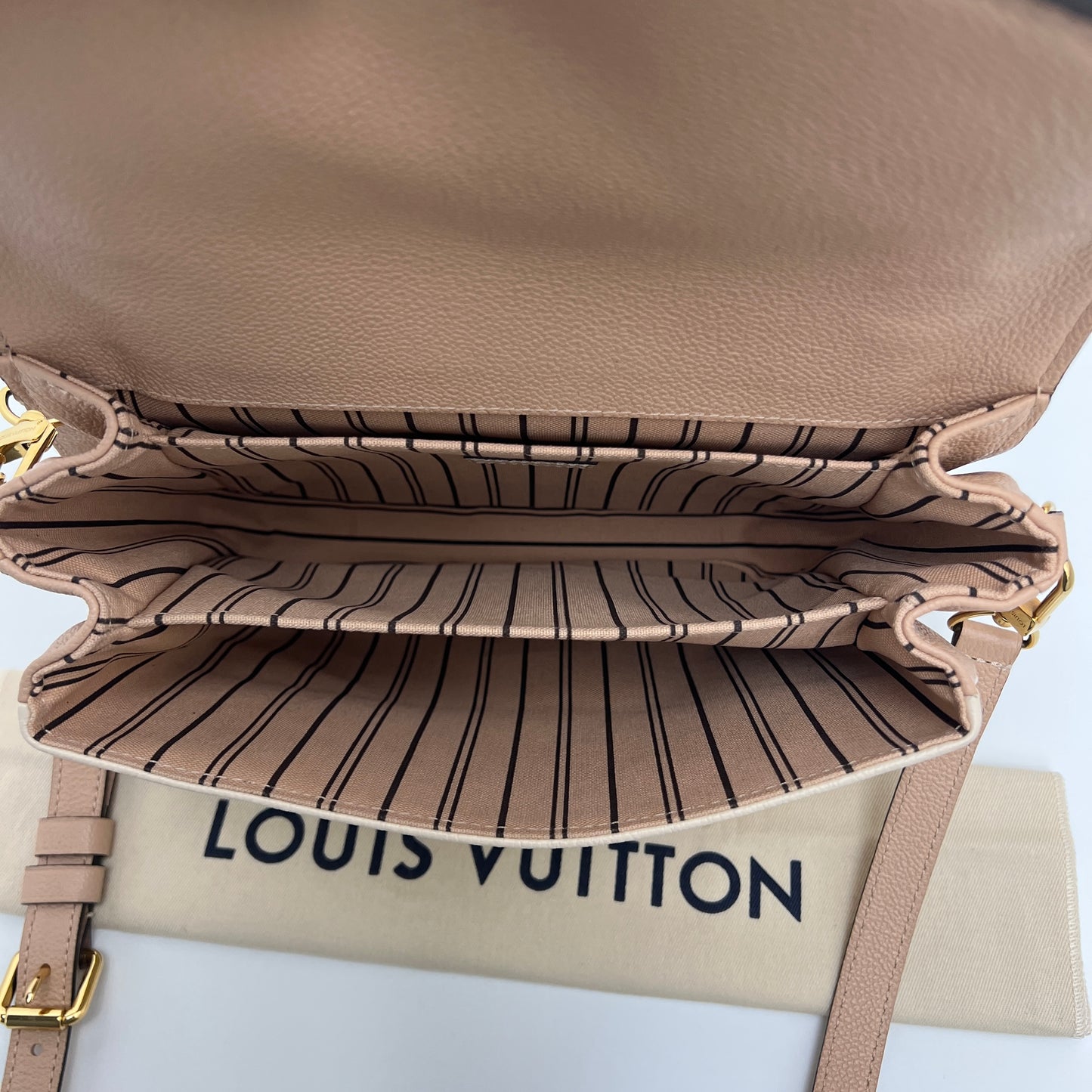 Louis Vuitton Pochette Métis Empreinte Leather