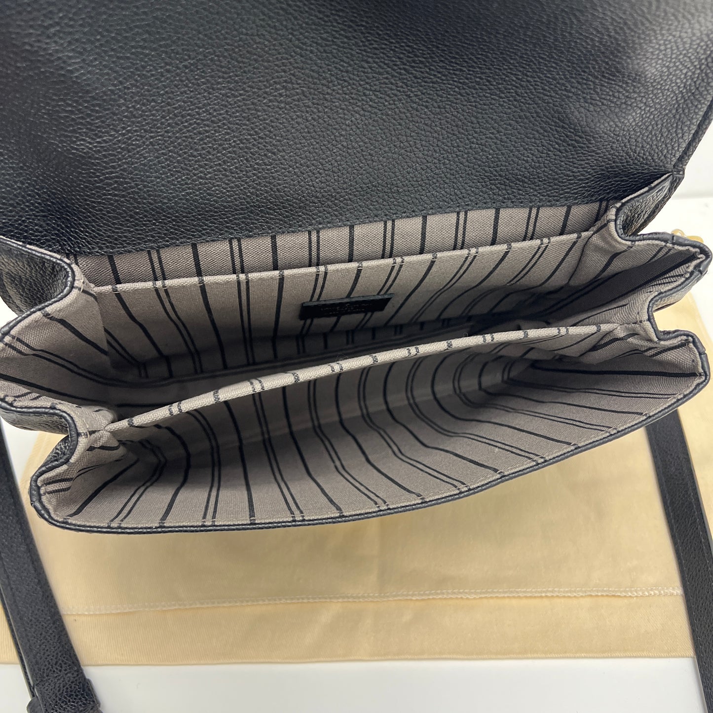 Louis Vuitton Pochette Métis Black Empreinte Leather