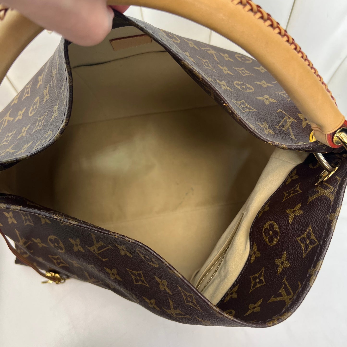 Louis Vuitton Artsy MM Monogram