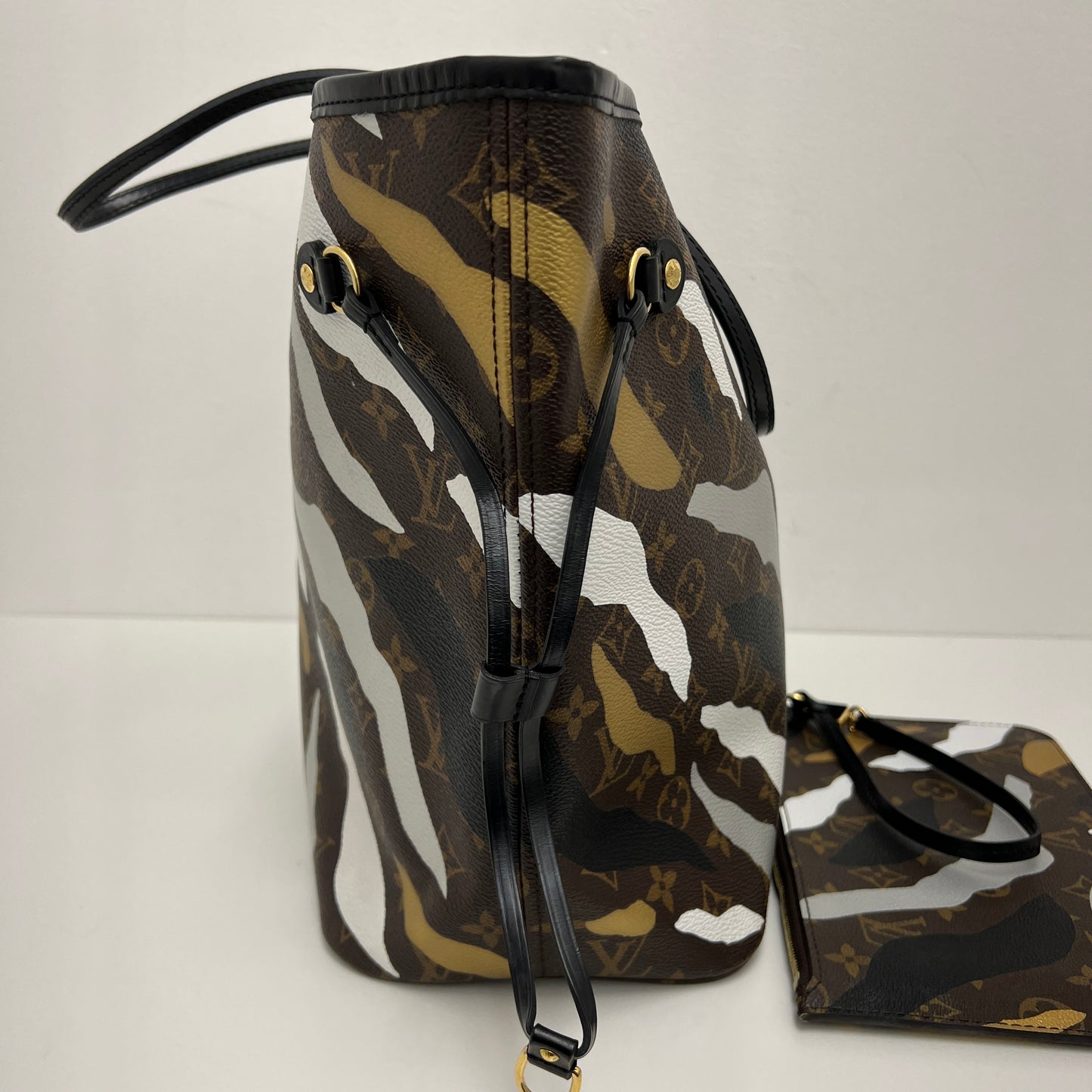Louis Vuitton x League of Legends Limited Edition Neverfull MM with Pouch