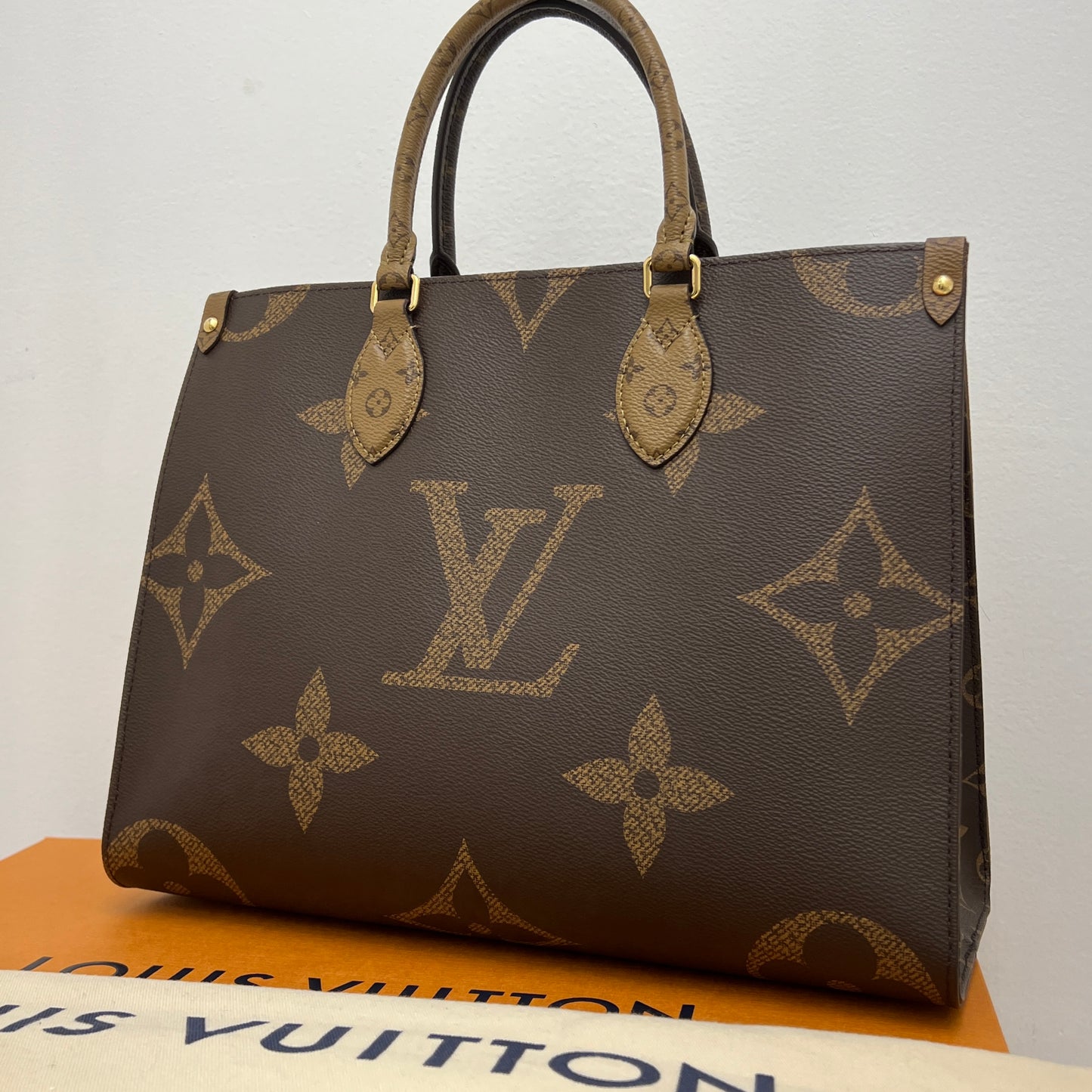 Louis Vuitton On the Go MM Monogram Reverse with Box & Dust Bag