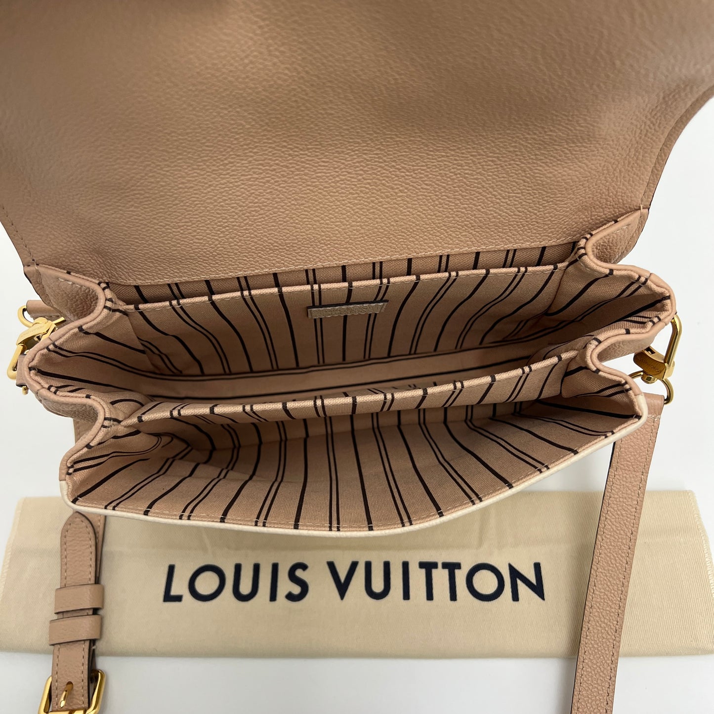 Louis Vuitton Pochette Métis Empreinte Leather