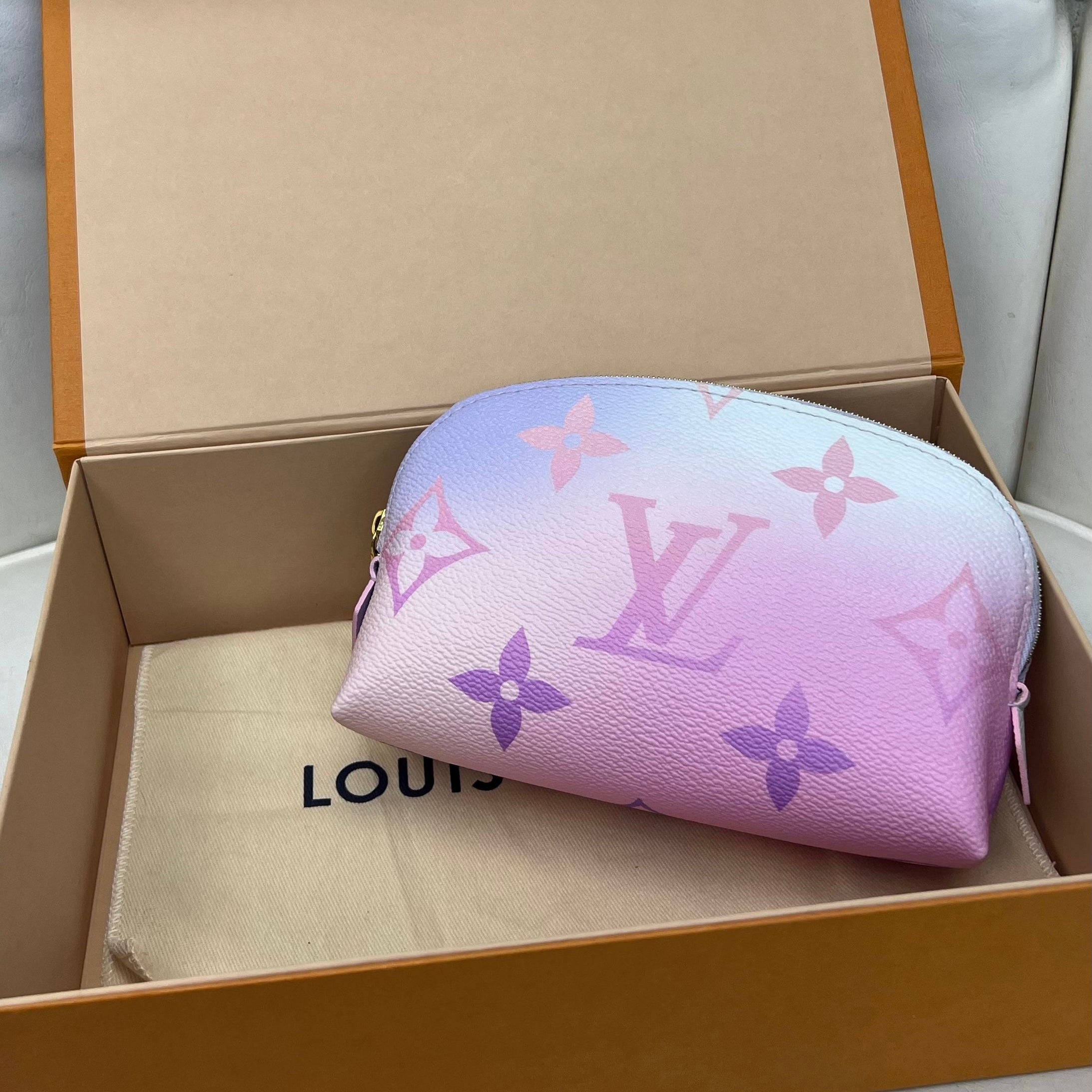 Louis Vuitton Elizabeth Pouch Monogram Giant Pink/Lilac in Canvas