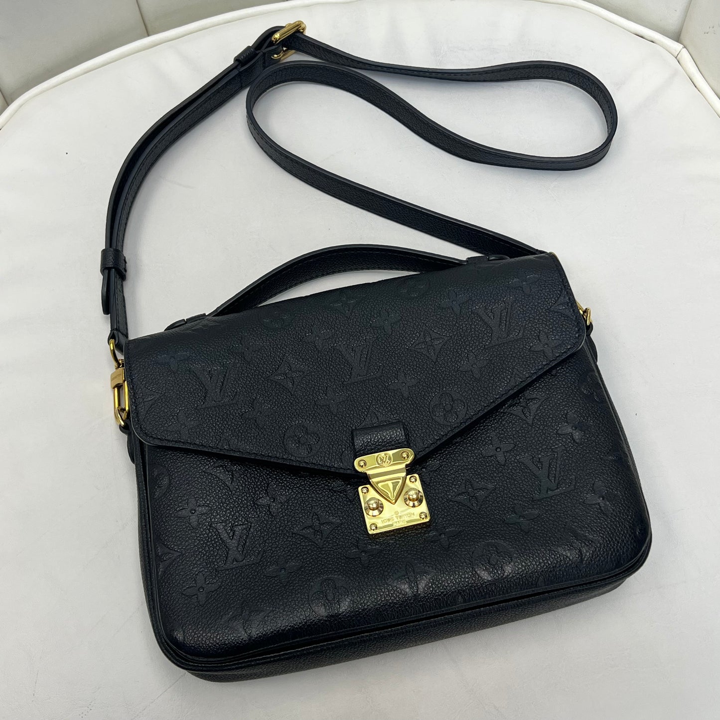 Louis Vuitton Pochette Métis Black Empreinte Leather