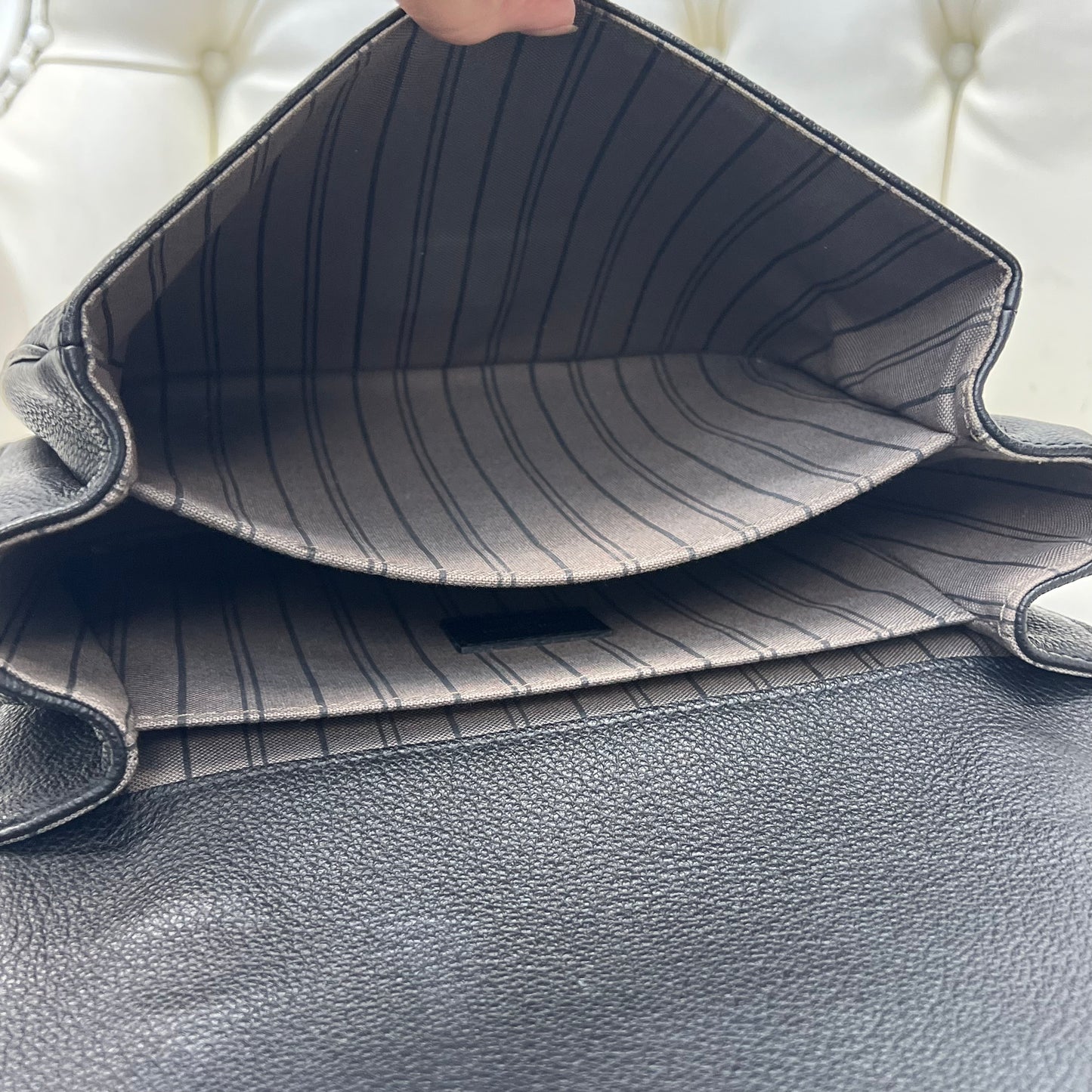 Louis Vuitton Pochette Métis Black Empreinte Leather