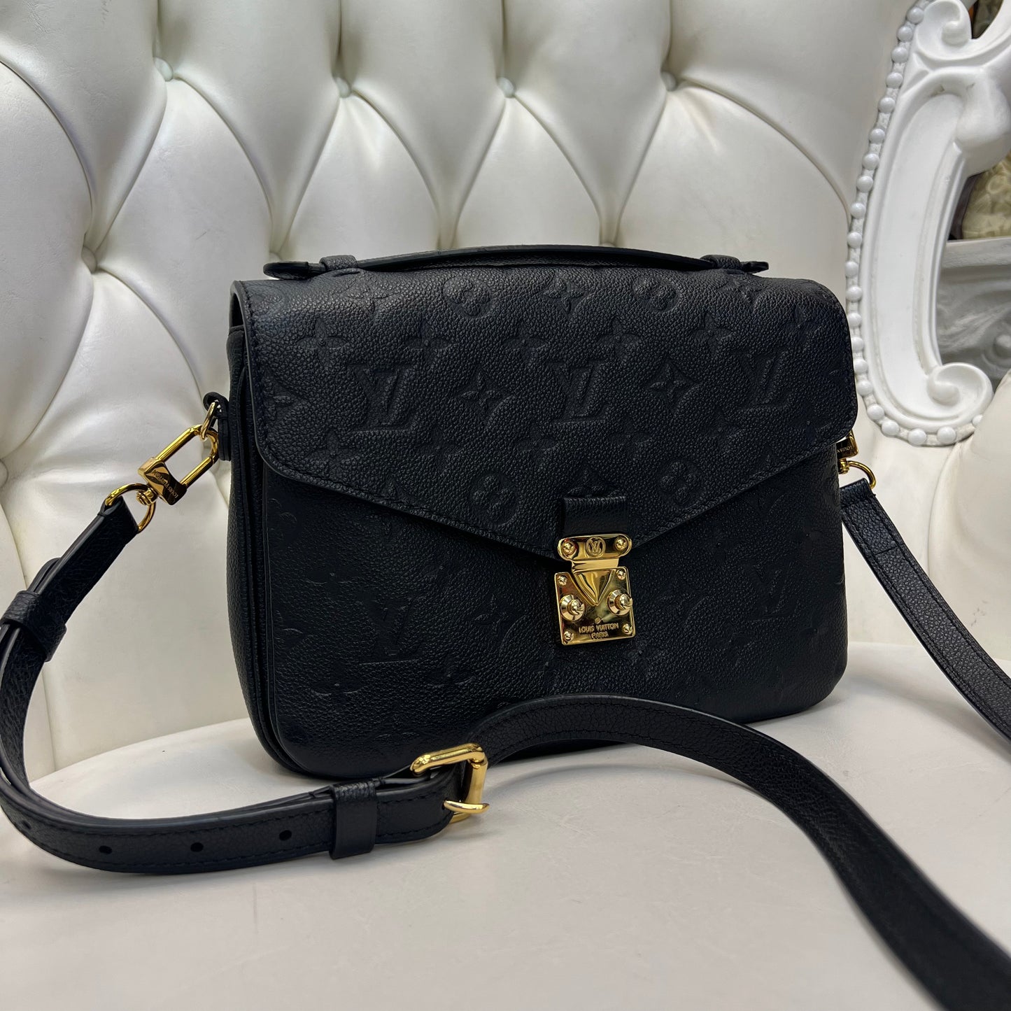 Louis Vuitton Pochette Métis Black Empreinte Leather