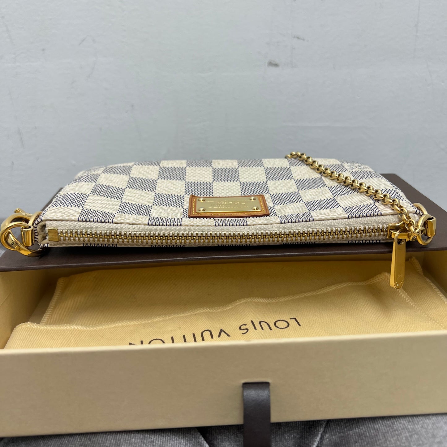 Louis Vuitton Pochette Milla MM Damier Azur