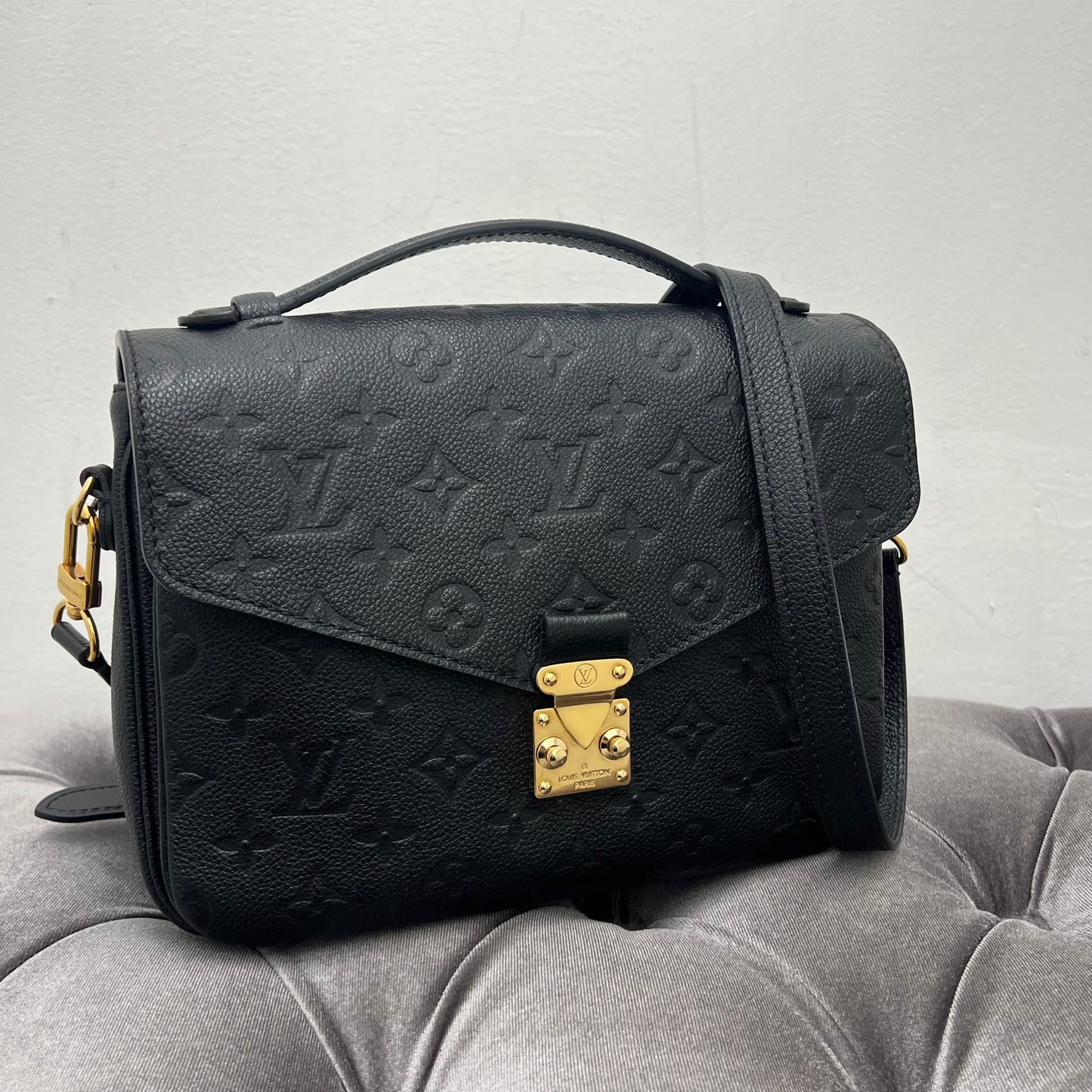 Louis Vuitton Pochette Métis Black Empreinte Leather