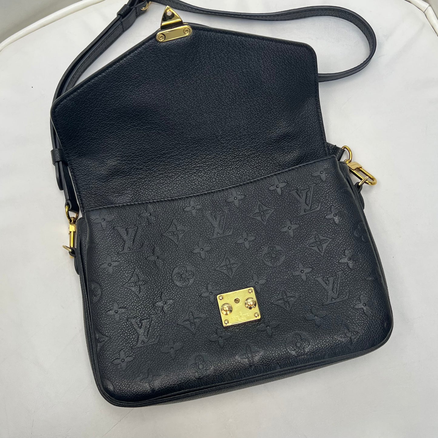 Louis Vuitton Pochette Métis Black Empreinte Leather
