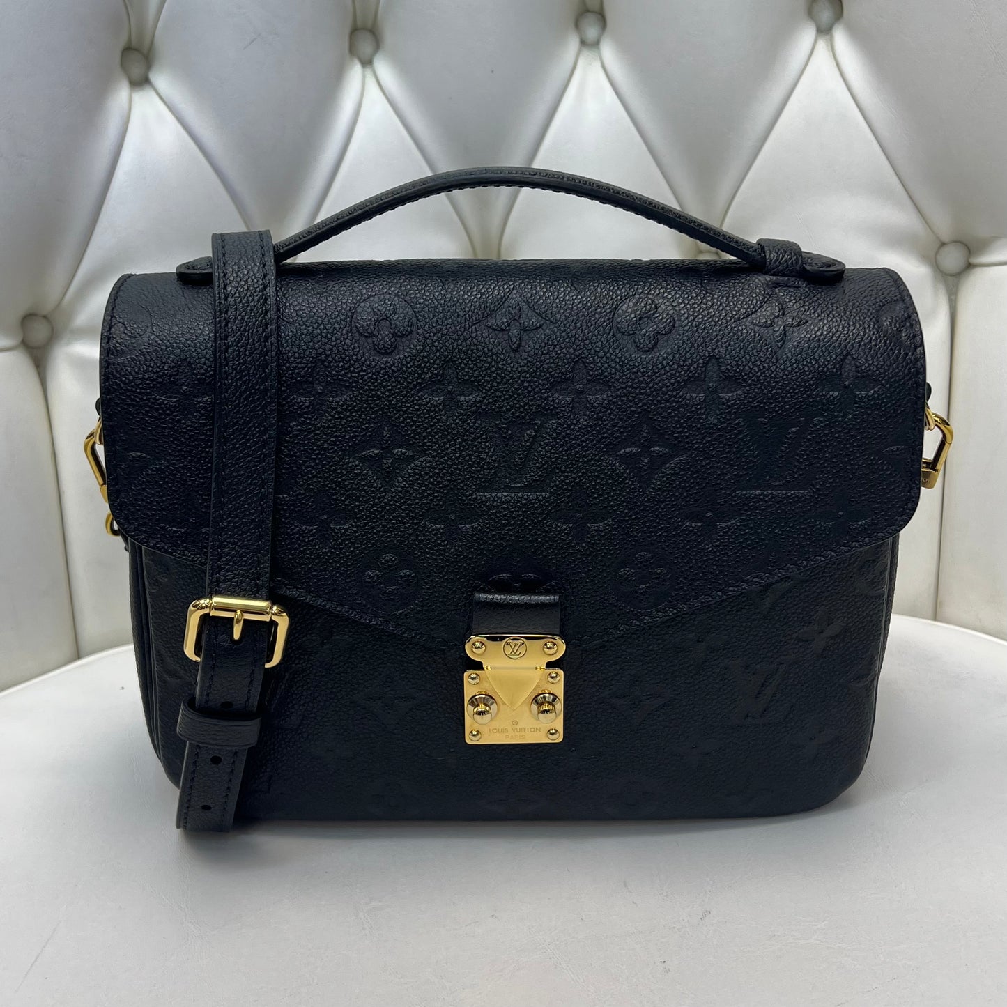 Louis Vuitton Pochette Métis Black Empreinte Leather