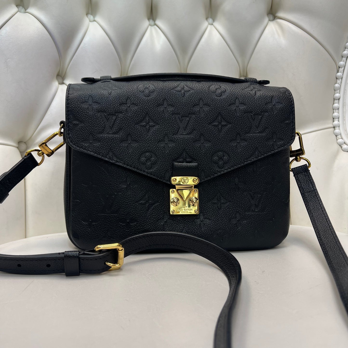 Louis Vuitton Pochette Métis Black Empreinte Leather