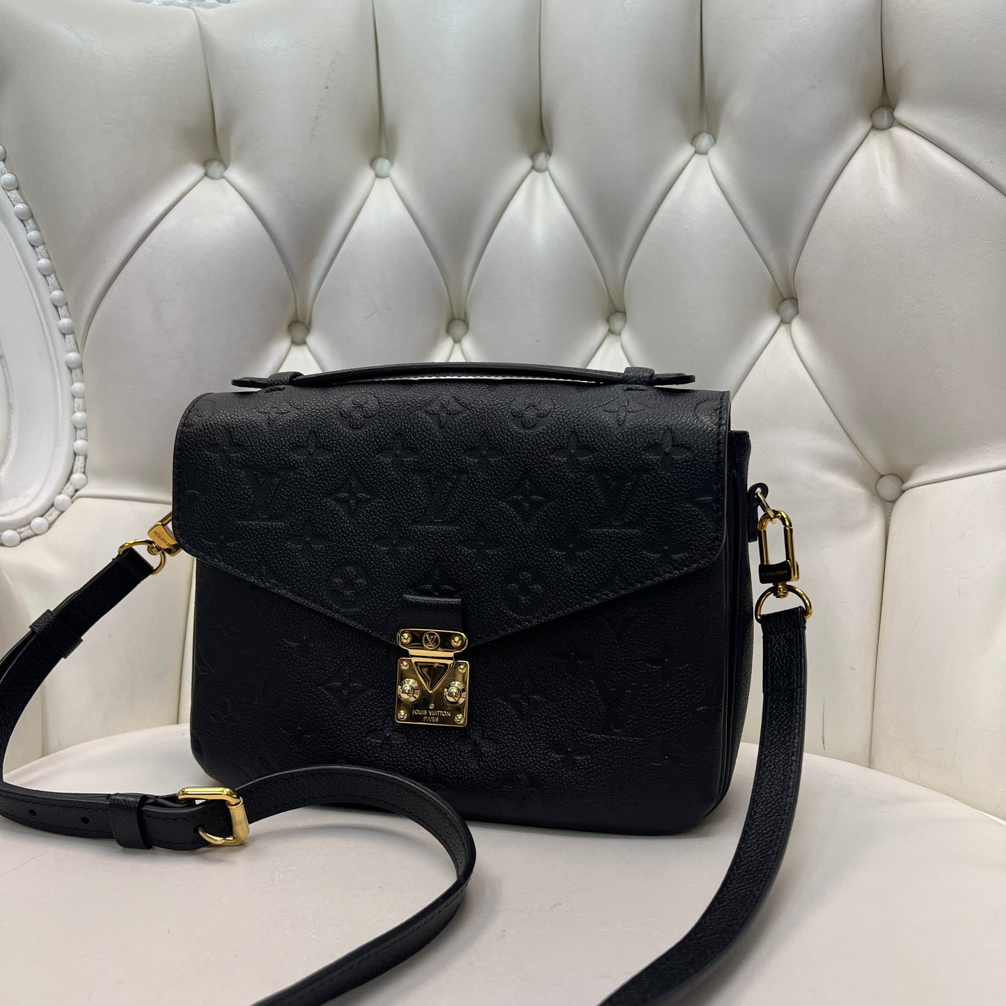Louis Vuitton Pochette Métis Black Empreinte Leather