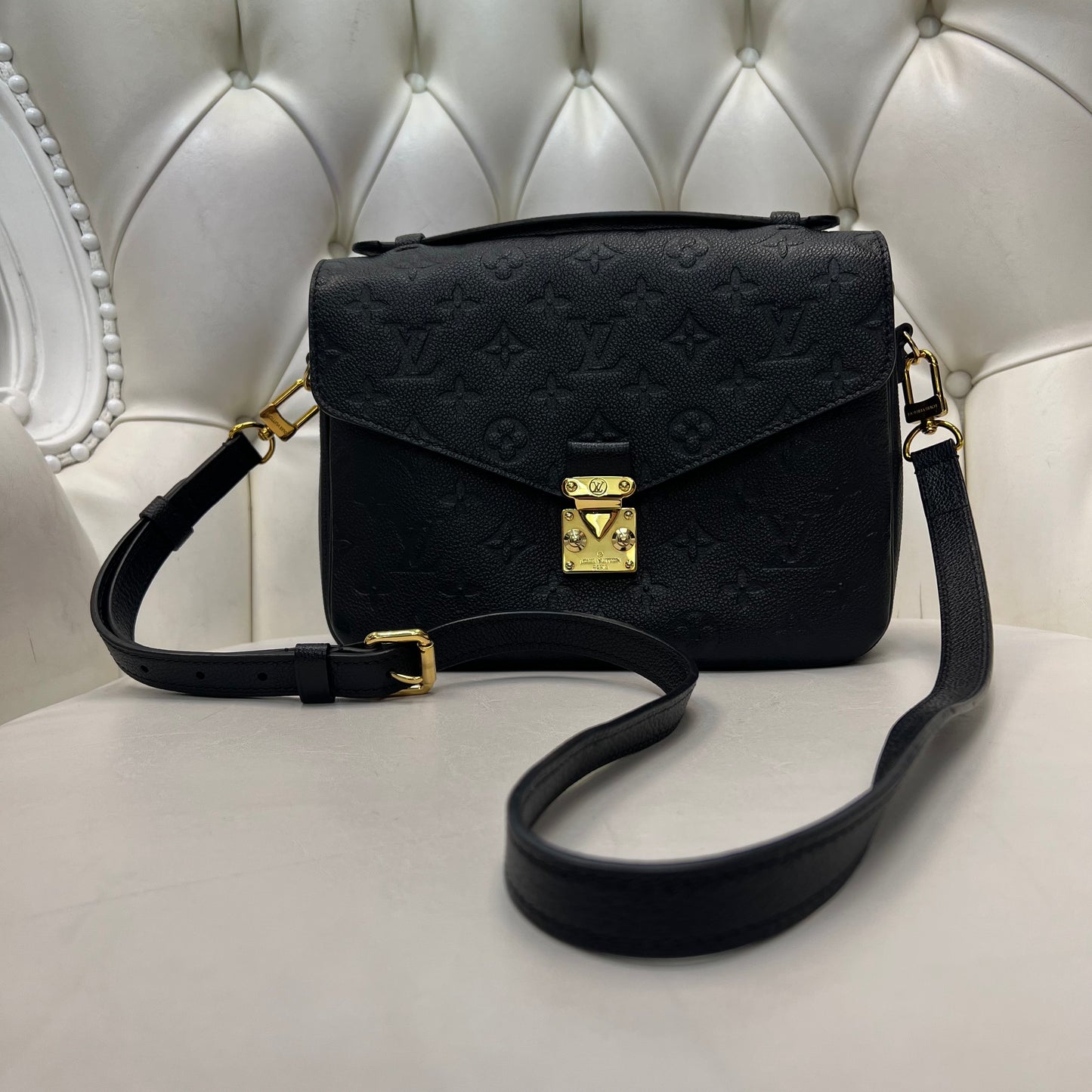 Louis Vuitton Pochette Métis Black Empreinte Leather