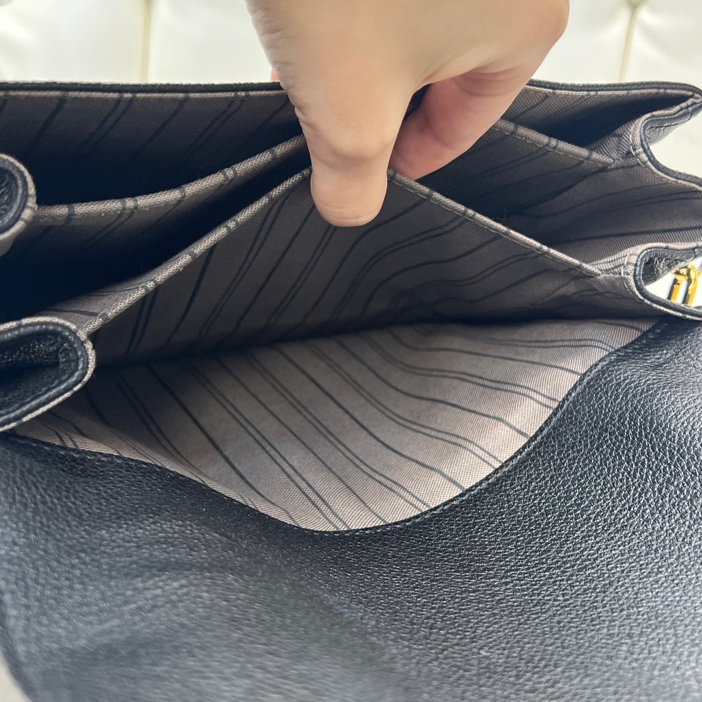 Louis Vuitton Pochette Métis Black Empreinte Leather