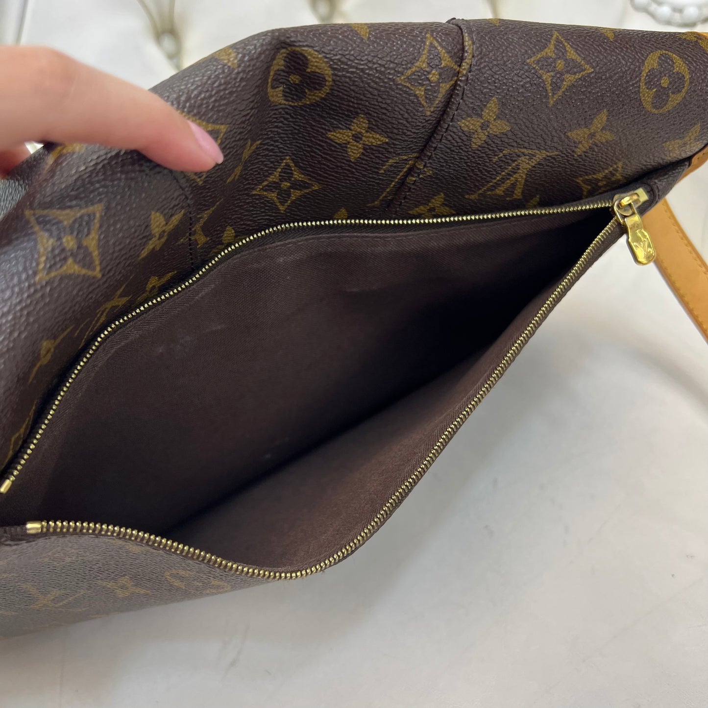 Louis Vuitton Menilmontant MM