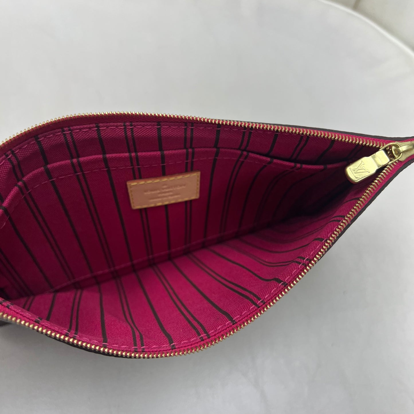 Louis Vuitton Neverfull Pouch Monogram Fuschia