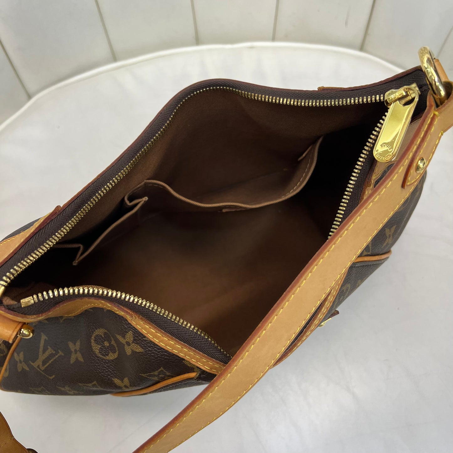 Louis Vuitton Thames Monogram