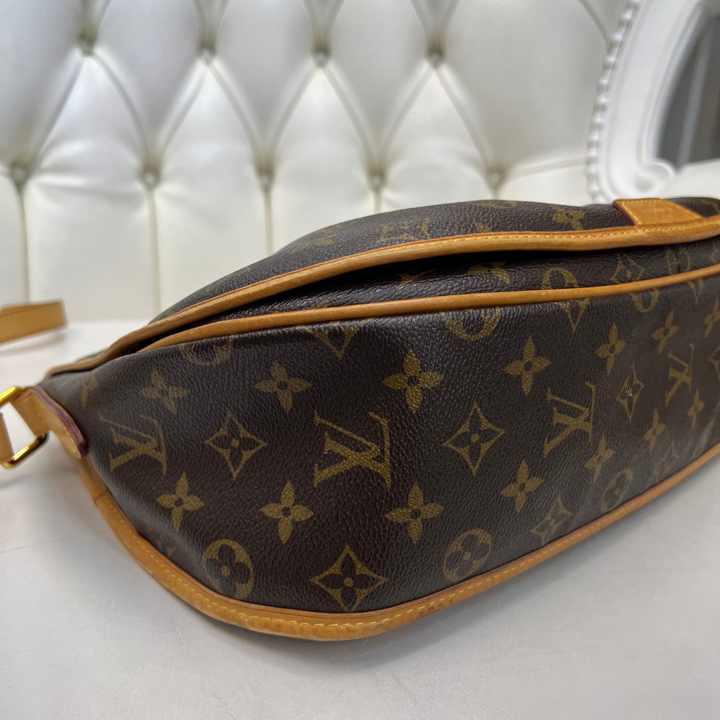 Louis Vuitton Menilmontant MM