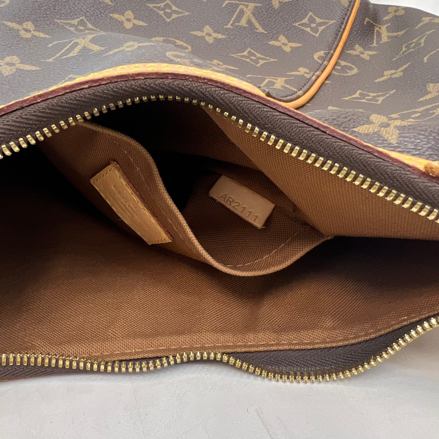 Louis Vuitton Thames Monogram