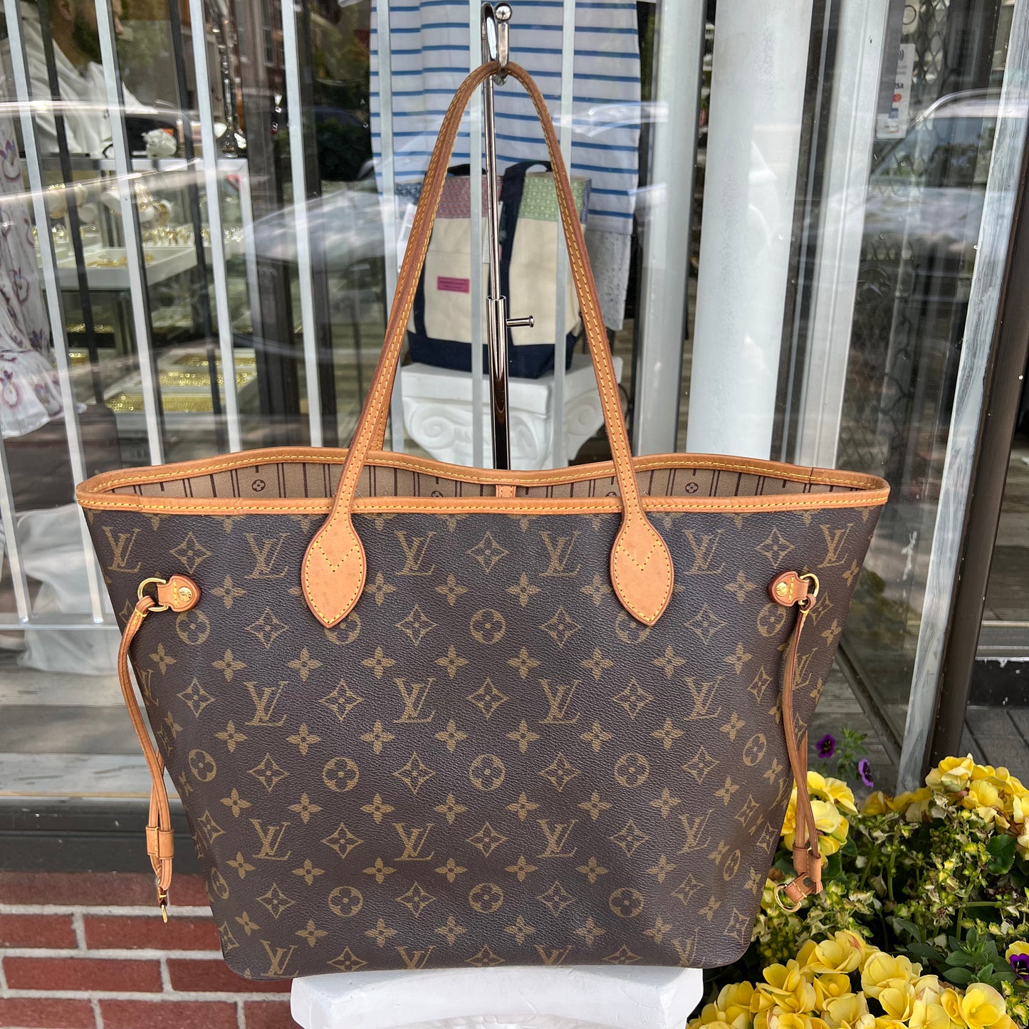 Louis Vuitton Neverfull MM Monogram, Tan