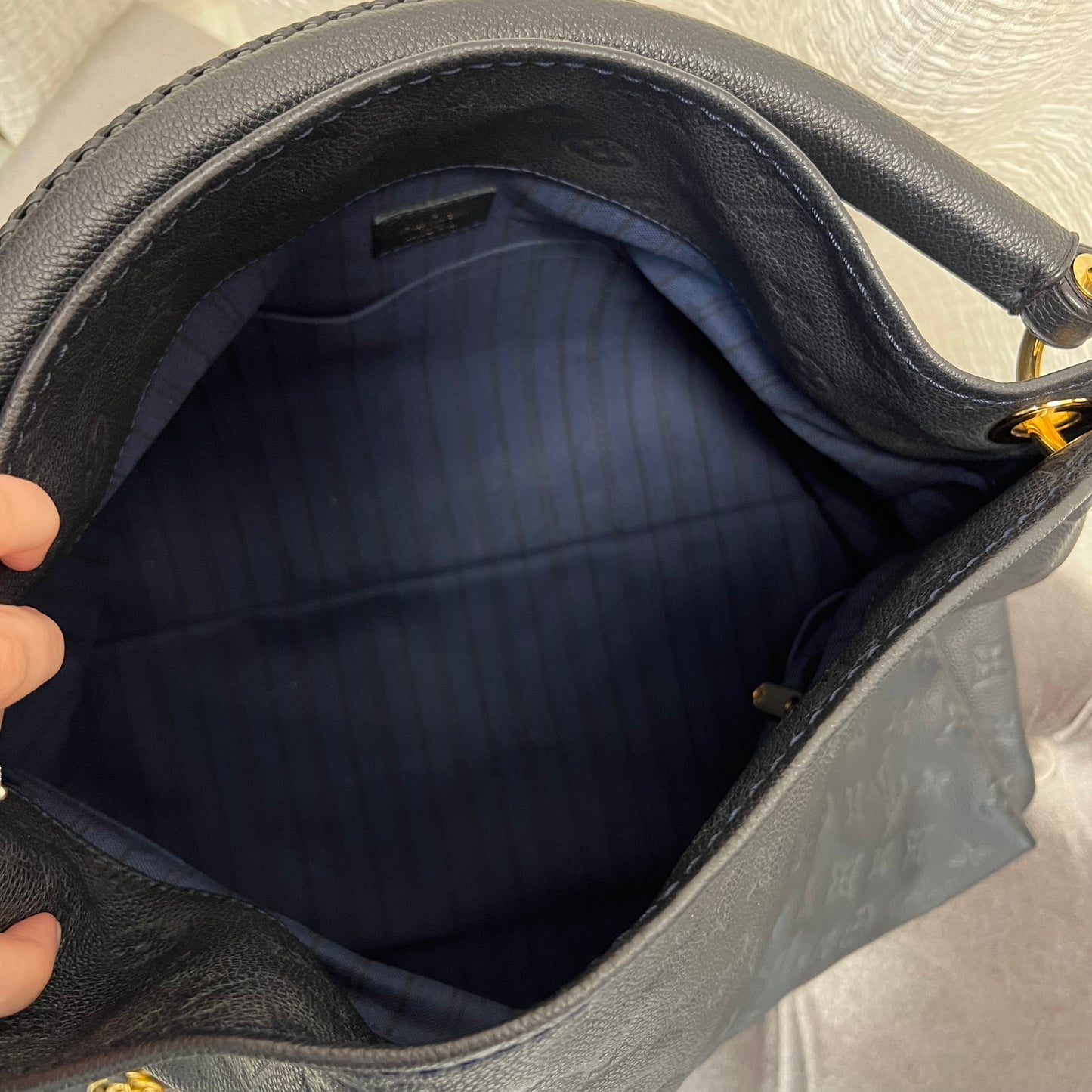 Louis Vuitton Bleu Infini Empreinte Leather Artsy MM