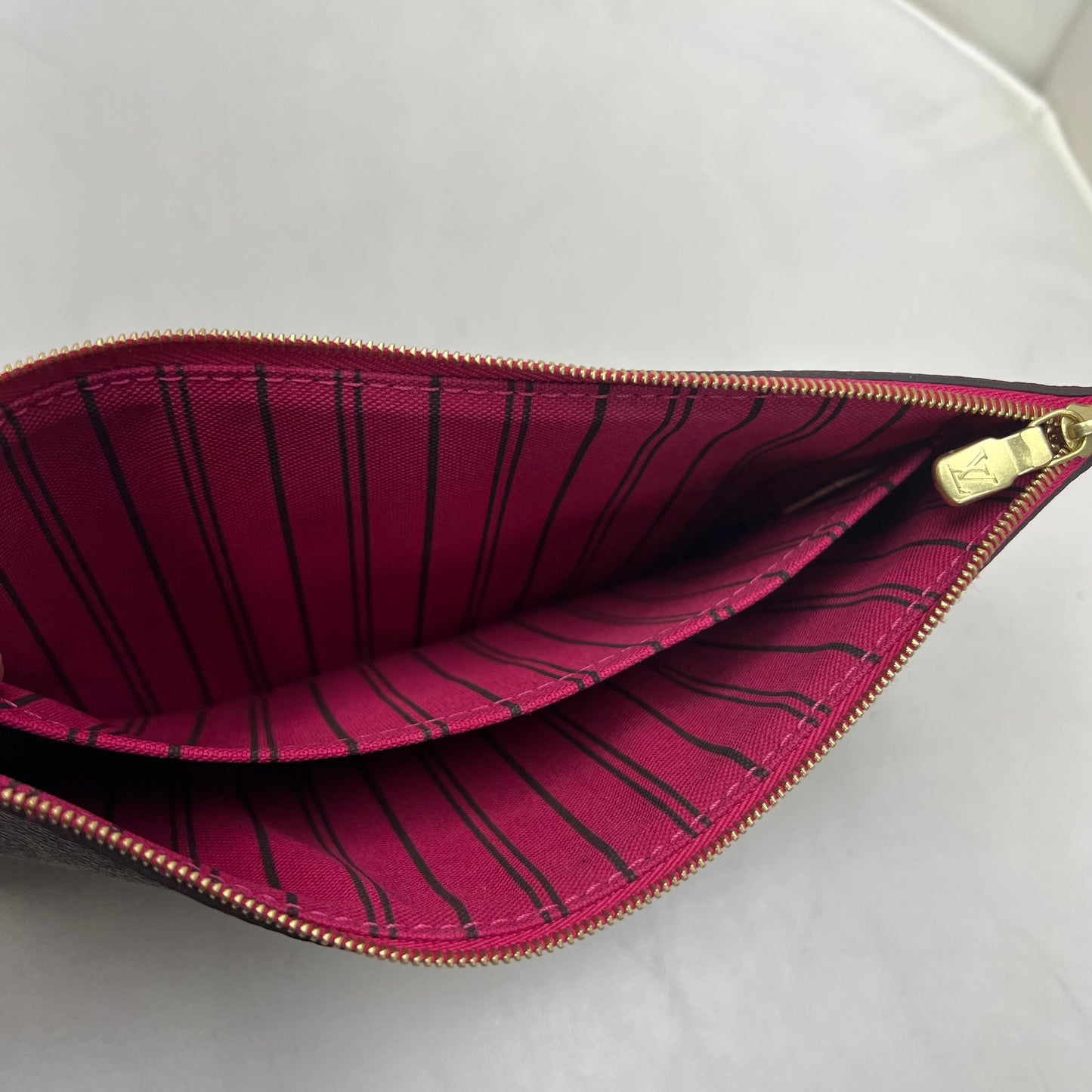 Louis Vuitton Neverfull Pouch Monogram Fuschia