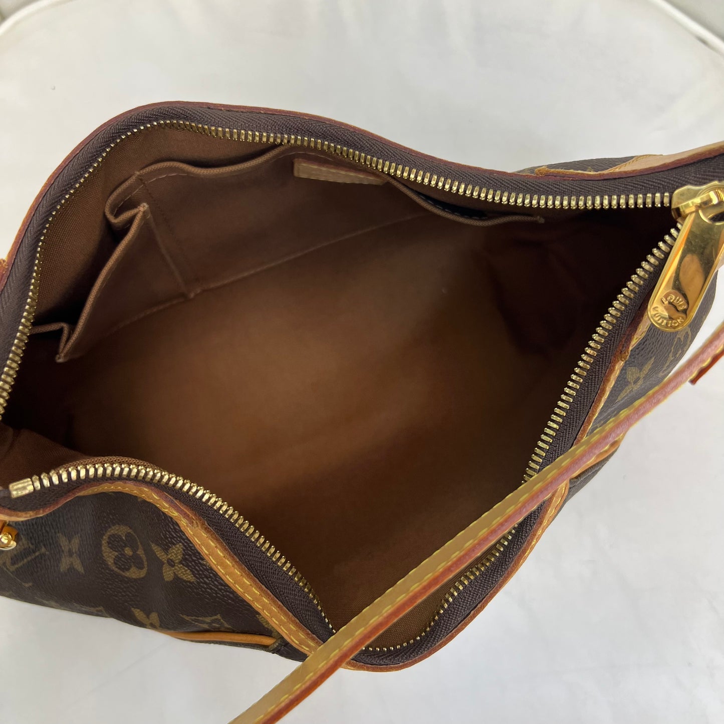 Louis Vuitton Thames Monogram