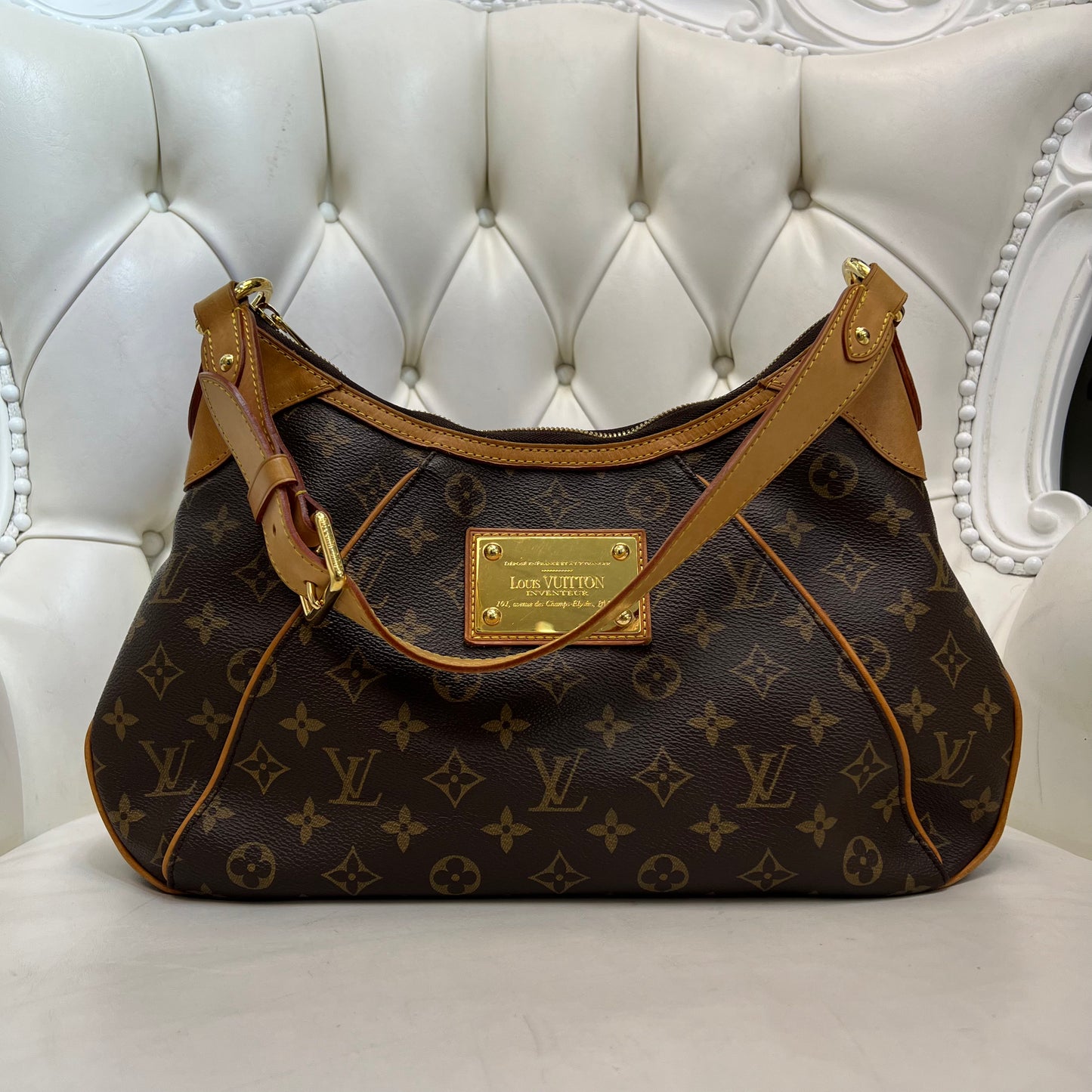 Louis Vuitton Thames Monogram