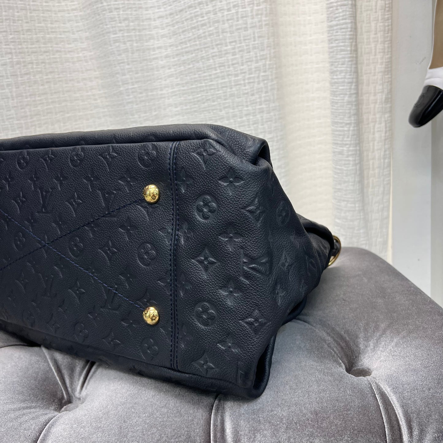 Louis Vuitton Bleu Infini Empreinte Leather Artsy MM