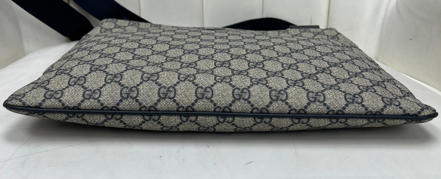 Gucci GG Supreme Canvas Messenger Bag