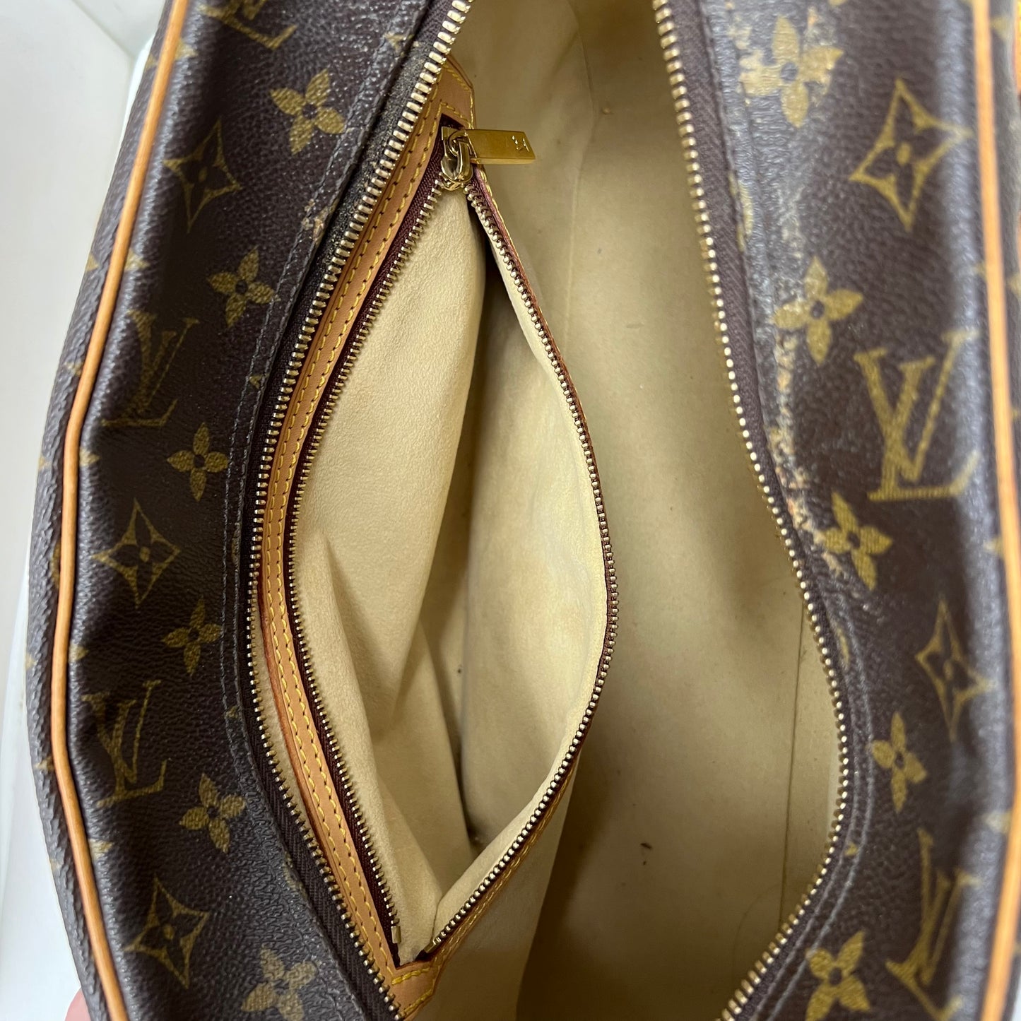 Louis Vuitton Cite Monogram MM